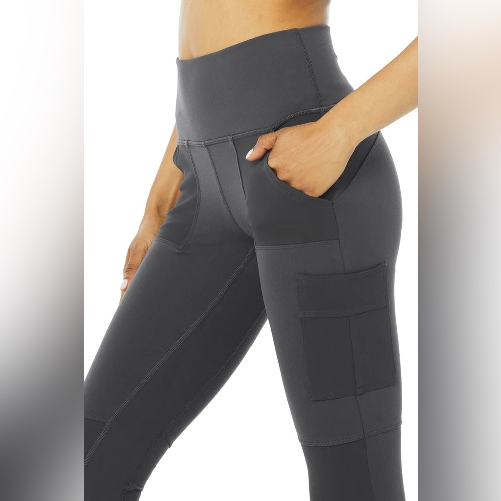 NWT Alo High-Waist Cargo Legging (Anthracite)